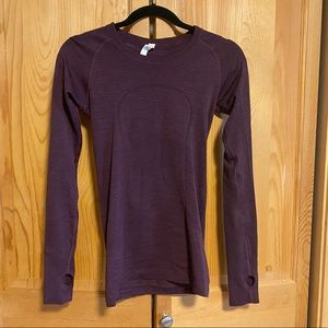 Lululemon workout long sleeve shirt size 4